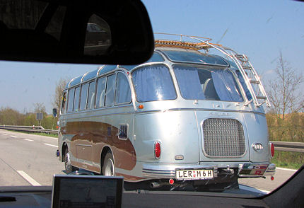 BUSportál SK: Zariadila to "šťastena": kolóna autobusov - veteránov