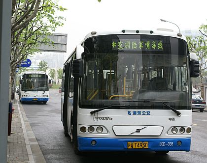 První záběry autobusů ze šanghajských ulic