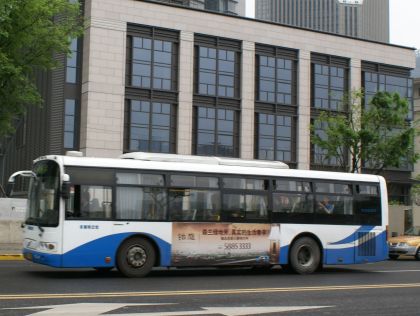 První záběry autobusů ze šanghajských ulic