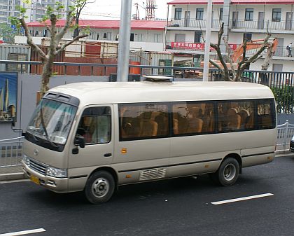 První záběry autobusů ze šanghajských ulic