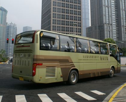 První záběry autobusů ze šanghajských ulic