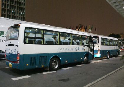 První záběry autobusů ze šanghajských ulic