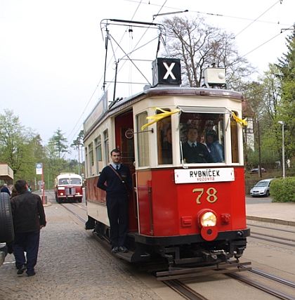 Záběry ze Dne otevřených dveří v tramvajové vozovně Dopravního podniku