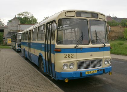 Velké stěhování vozidel ŠKODA-BUS klubu z depozitáře v areálu plzeňské Škodovky 