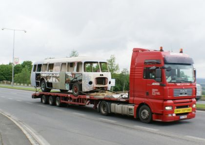 Velké stěhování vozidel ŠKODA-BUS klubu z depozitáře v areálu plzeňské Škodovky 