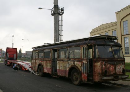 Krok za krokem: Nakládání a odjezd trolejbusu Škoda 7Tr1 ze Škodovky