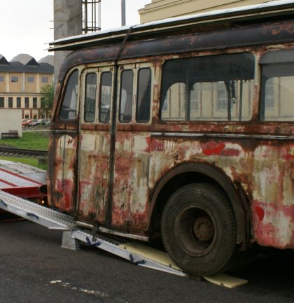 Krok za krokem: Nakládání a odjezd trolejbusu Škoda 7Tr1 ze Škodovky