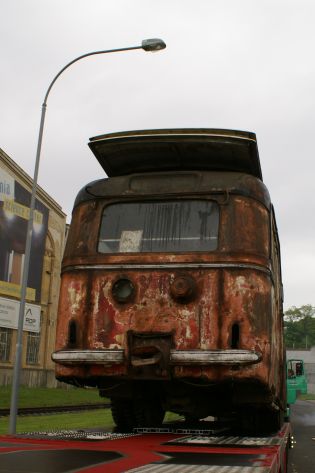 Krok za krokem: Nakládání a odjezd trolejbusu Škoda 7Tr1 ze Škodovky