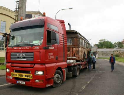 Krok za krokem: Nakládání a odjezd trolejbusu Škoda 7Tr1 ze Škodovky