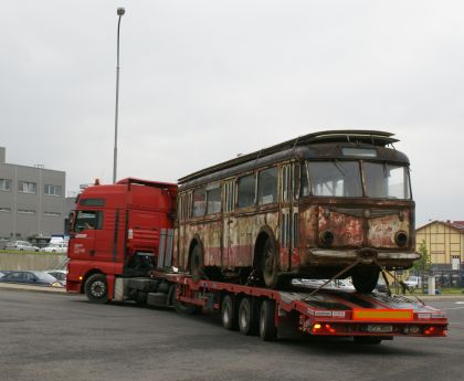 Krok za krokem: Nakládání a odjezd trolejbusu Škoda 7Tr1 ze Škodovky