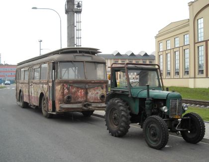 Krok za krokem: Nakládání a odjezd trolejbusu Škoda 7Tr1 ze Škodovky