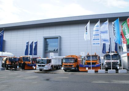 První den veletrhů Autotec a Autosalon 2010: Krásné počasí a záplava návštěvníků