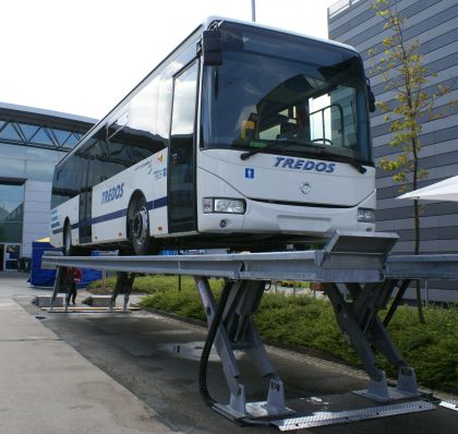 První den veletrhů Autotec a Autosalon 2010: Krásné počasí a záplava návštěvníků