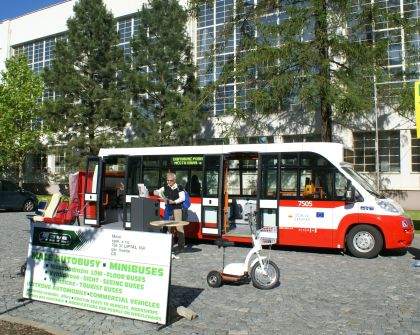 První den veletrhů Autotec a Autosalon 2010: Krásné počasí a záplava návštěvníků