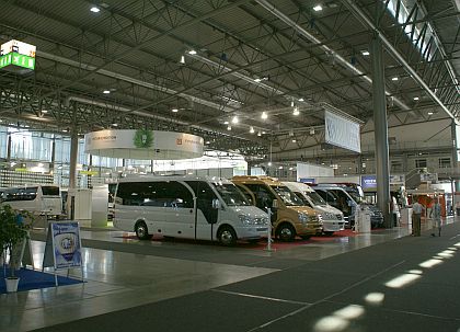 První den veletrhů Autotec a Autosalon 2010: Krásné počasí a záplava návštěvníků