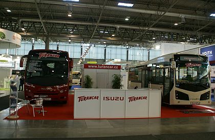 První den veletrhů Autotec a Autosalon 2010: Krásné počasí a záplava návštěvníků