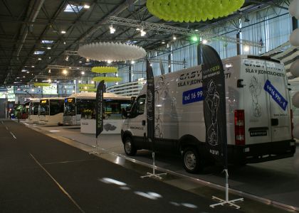 První den veletrhů Autotec a Autosalon 2010: Krásné počasí a záplava návštěvníků