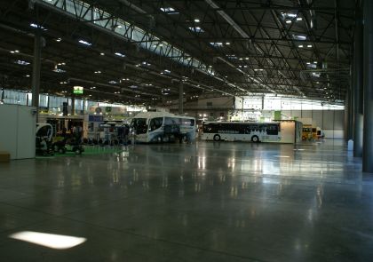 První den veletrhů Autotec a Autosalon 2010: Krásné počasí a záplava návštěvníků