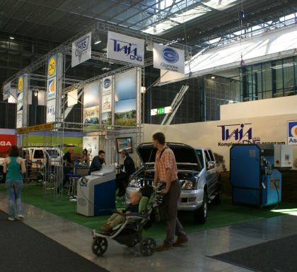 První den veletrhů Autotec a Autosalon 2010: Krásné počasí a záplava návštěvníků