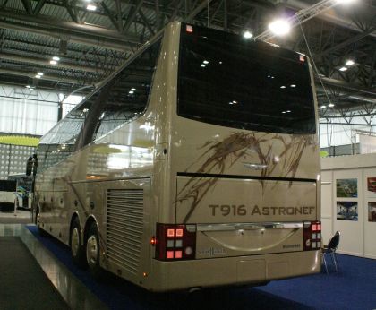 Autokar T916 Astronef belgického karosáře Van Hool 