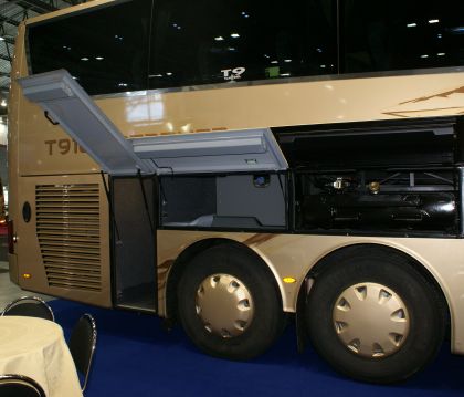 Autokar T916 Astronef belgického karosáře Van Hool 