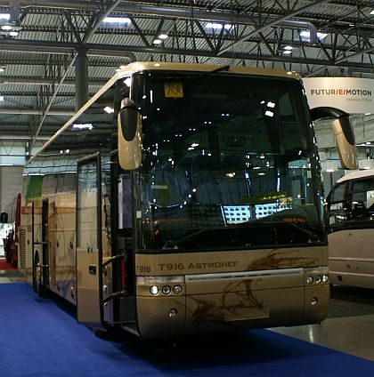 Autokar T916 Astronef belgického karosáře Van Hool 