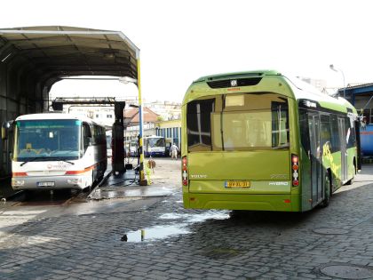Hybridní městský autobus Volvo 7700 se představuje v České republice