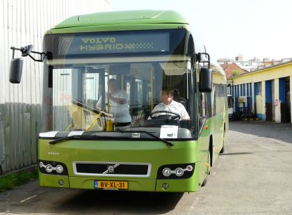 Hybridní městský  autobus Volvo 7700 se představuje v České republice