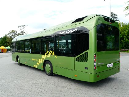Hybridní městský  autobus Volvo 7700 se představuje v České republice