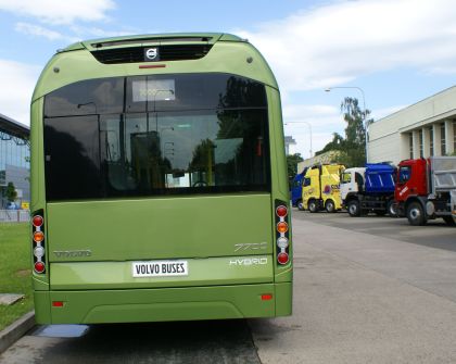 Hybridní městský  autobus Volvo 7700 se představuje v České republice