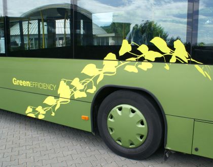 Hybridní městský  autobus Volvo 7700 se představuje v České republice