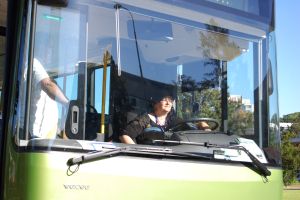 Hybridní městský autobus Volvo 7700 se představuje v České republice