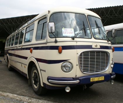 Škoda 706 RTO LUX Jana Kukly s řidičem Jaroslavem Čuříkem.