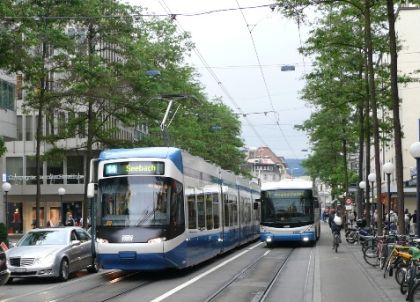 Dopravní kolaps ve švýcarském Curychu: Fussballfans in der Innenstadt: