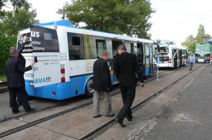 Autobusy a jedna lokomotiva (na CNG) na Czech Rail Days v Ostravě