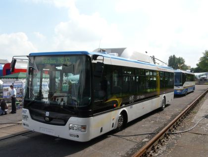 Autobusy a jedna lokomotiva (na CNG) na Czech Rail Days v Ostravě