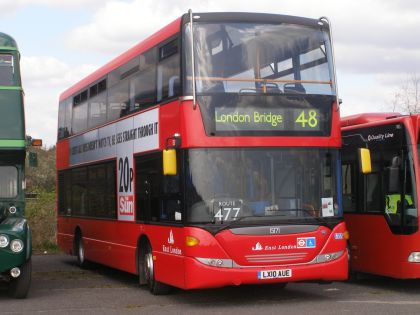 Vracíme se do autobusového muzea v Cobhamu ve Velké Británii