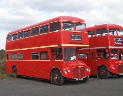 Vracíme se do autobusového muzea v Cobhamu ve Velké Británii