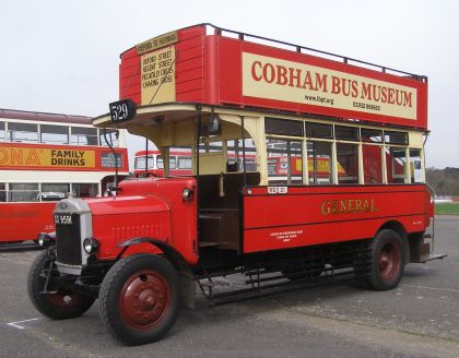 Vracíme se do autobusového muzea v Cobhamu ve Velké Británii