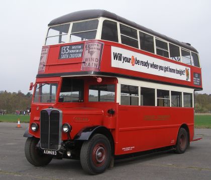 Vracíme se do autobusového muzea v Cobhamu ve Velké Británii