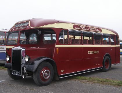Vracíme se do autobusového muzea v Cobhamu ve Velké Británii