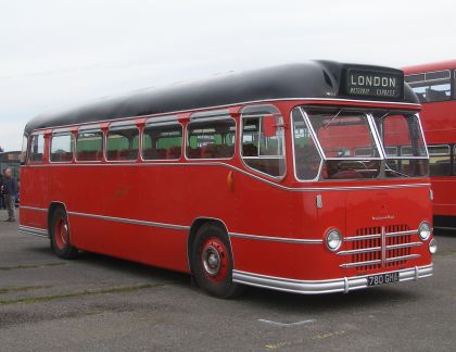 Vracíme se do autobusového muzea v Cobhamu ve Velké Británii
