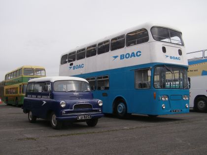 Vracíme se do autobusového muzea v Cobhamu ve Velké Británii