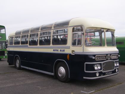 Vracíme se do autobusového muzea v Cobhamu ve Velké Británii