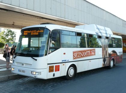 ZOOBUSy DPÚK pro pražskou ZOO se už převlékly do zvířecího