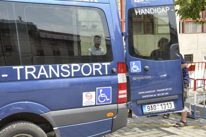 ROPID: Mikrobusy na zavolání s asistencí - nová služba pro zdravotně postižené
