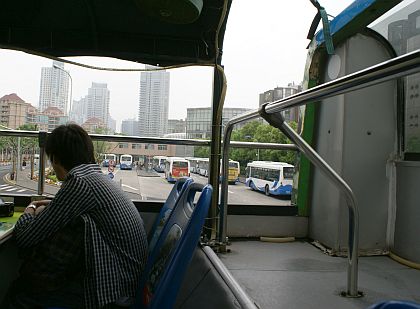 Vracíme se do Šanghaje - vyhlídková jízda doubledeckerem - kabrioletem