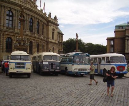 Retro Prague - fotografie veteránů v okolí Rudolfina
