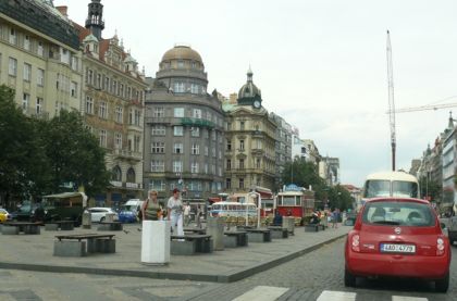 Historické autobusy v rámci Retro Prague zajely navštívit střešovické muzeum