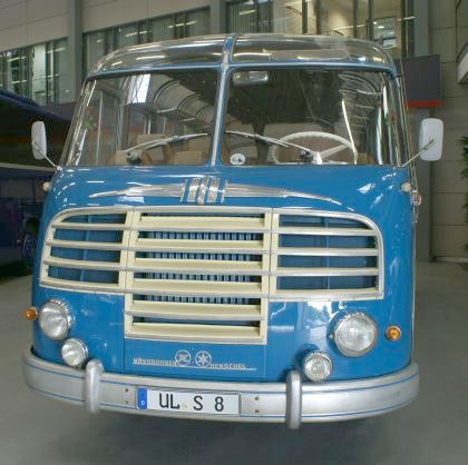 Druhý ze tří veteránů v ulmském zákaznickém centru Setra - S 8 z roku 1951